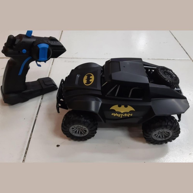 [1650564832] Voiture R C Batman AM 558